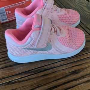 Toddler girls Nike Revolution 4 size 7c